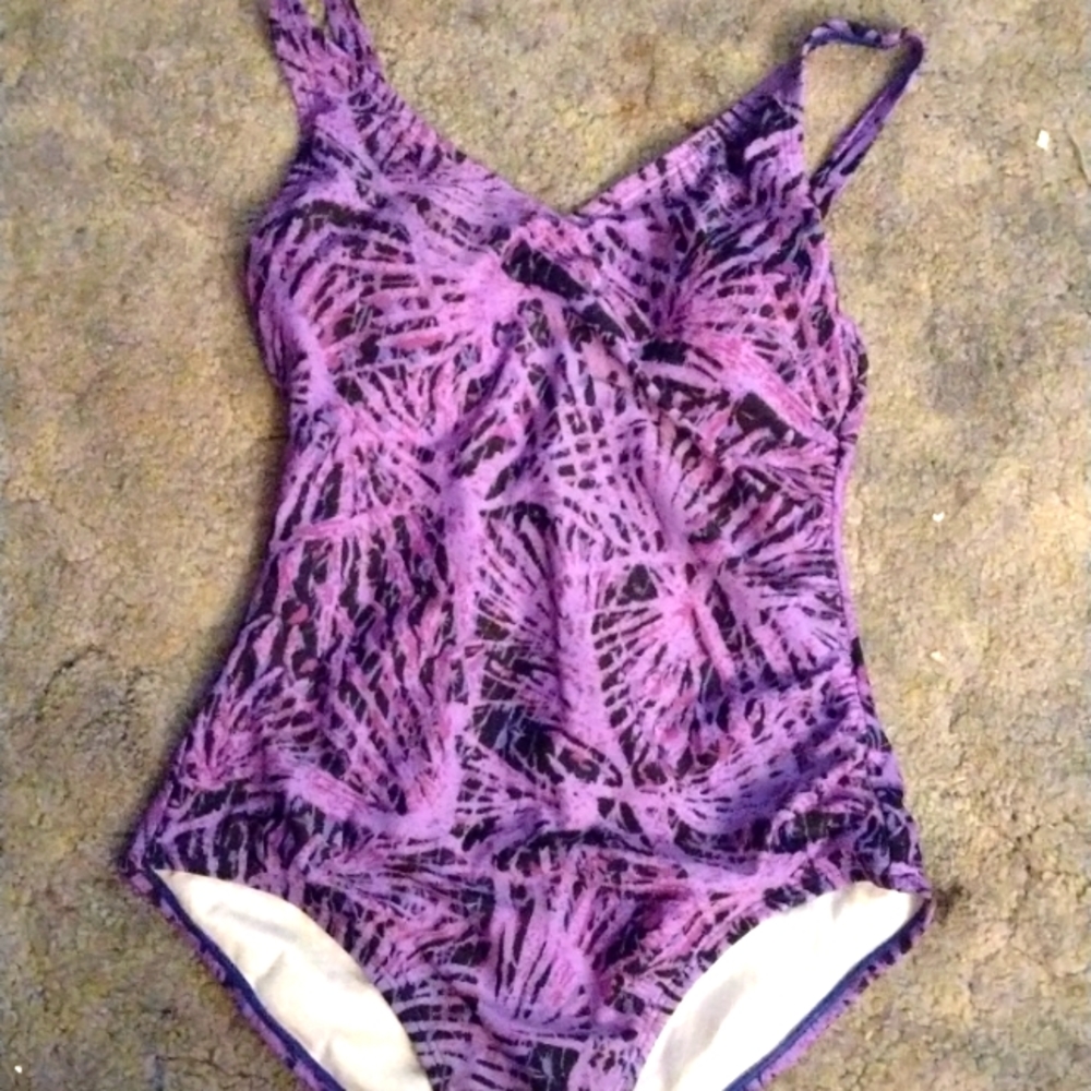 One piece Speedo bathing suit ladies/Junior size 8 multiple colors design